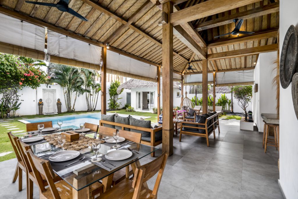 Villa Nakal with a dining table in the semi-open living area