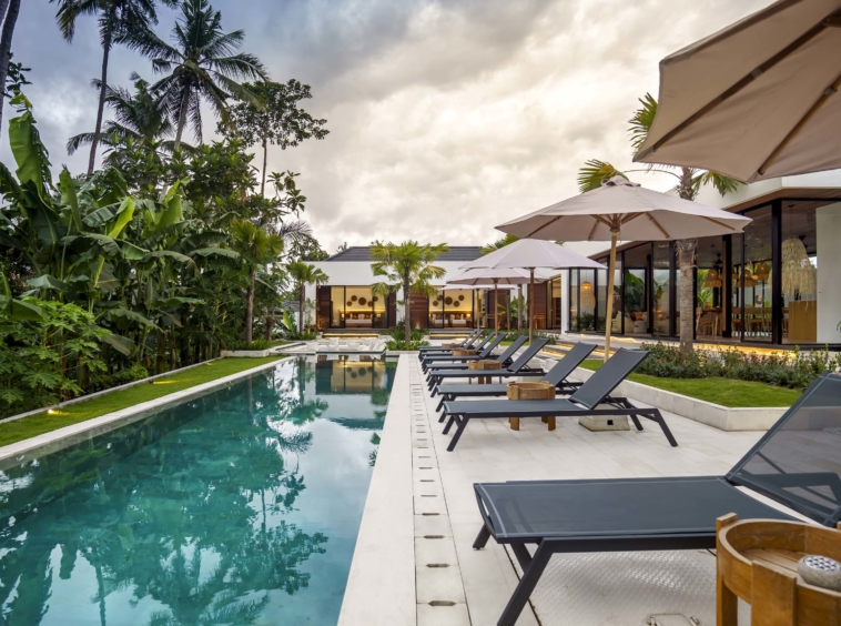 Pool with Sundeck Villa Izia Ubud Bali