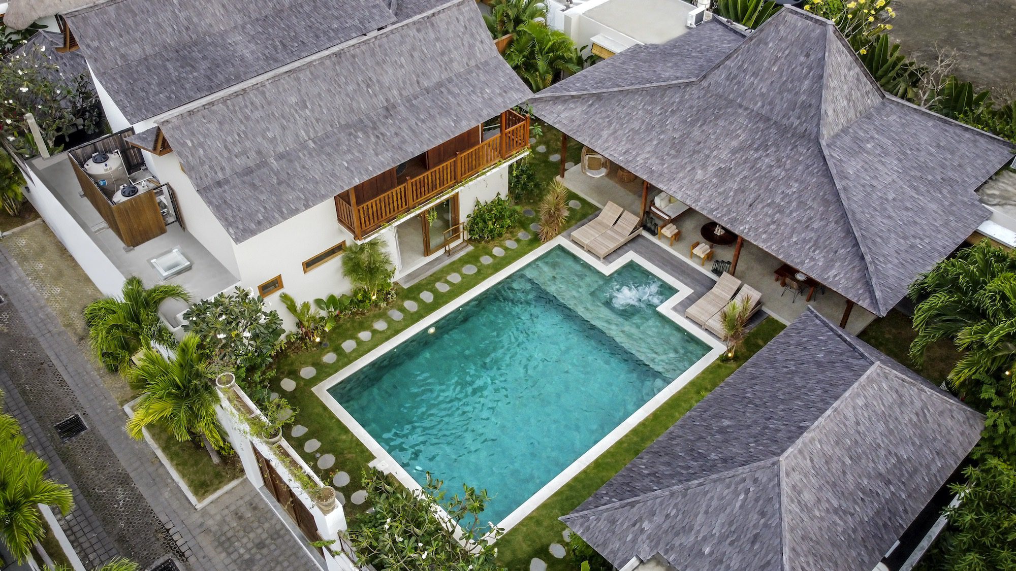 Kiu Nabi is a 10 bedroom Seminyak villa