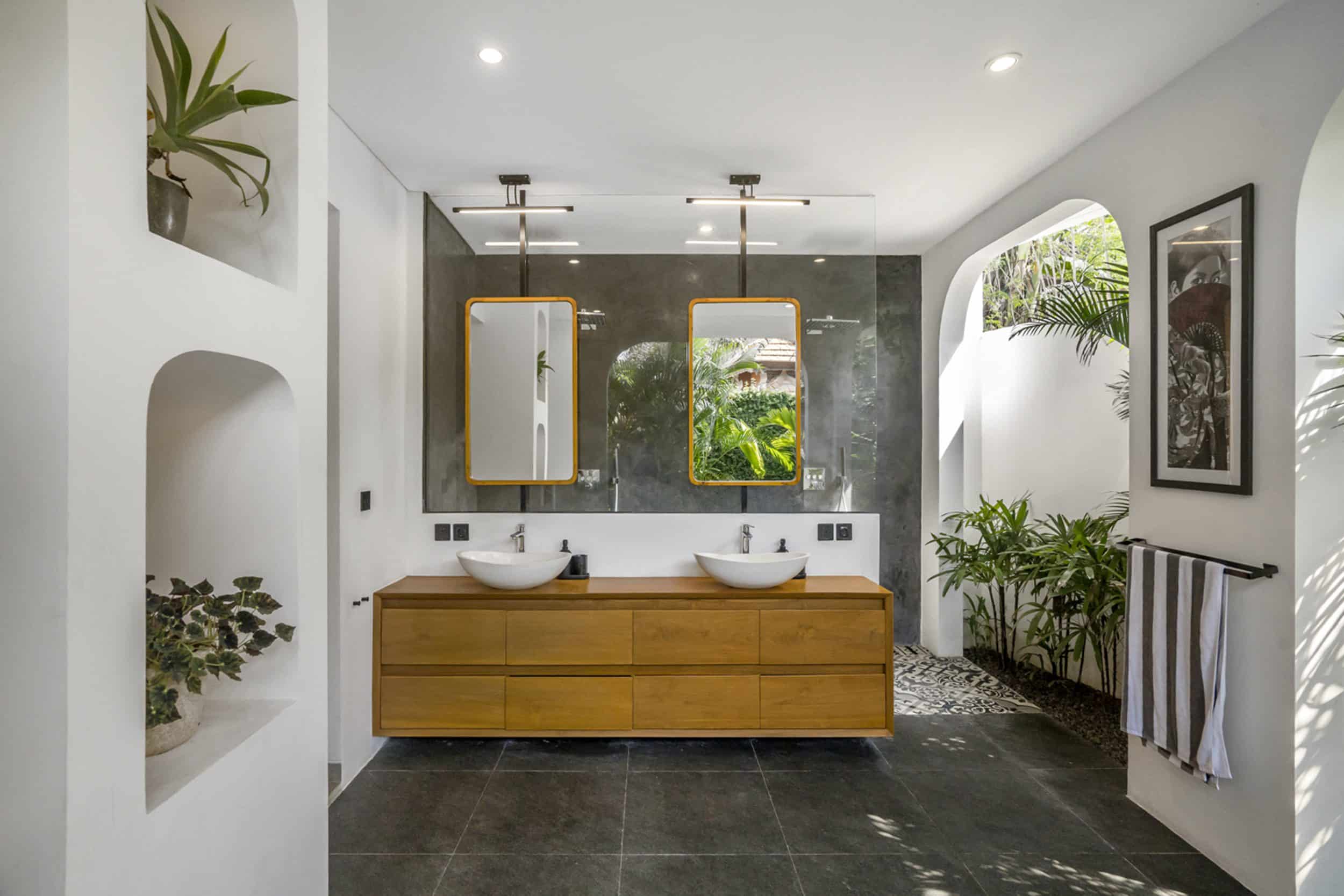 Bathroom at villa Kaori with two sinks