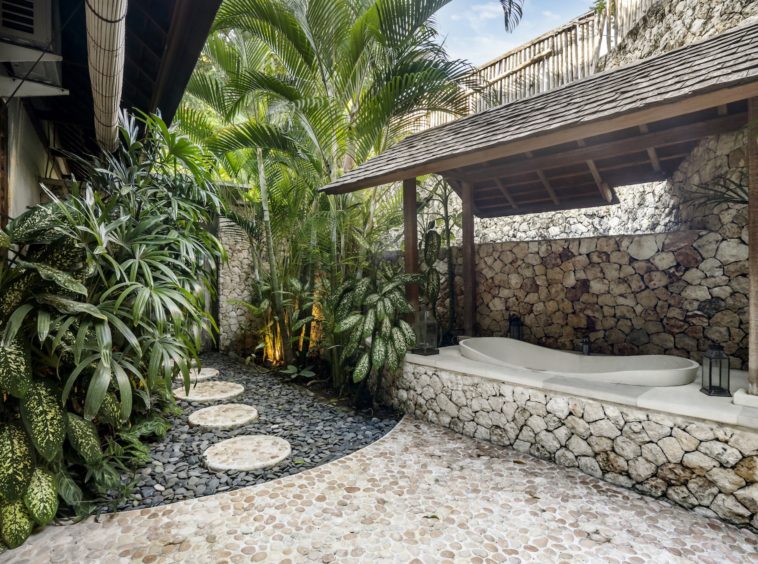 Outdoor Bathtub