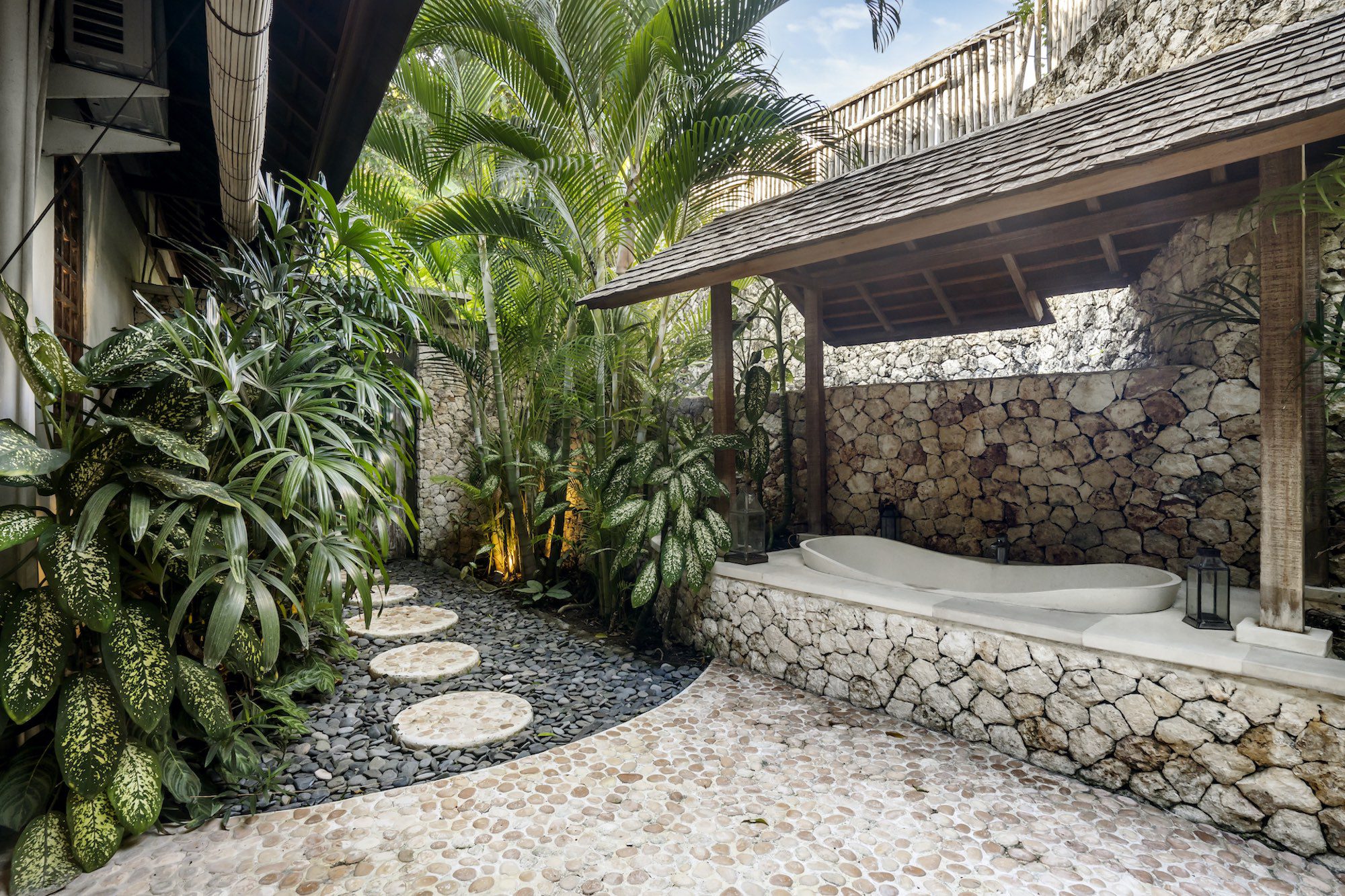 Outdoor Bathtub