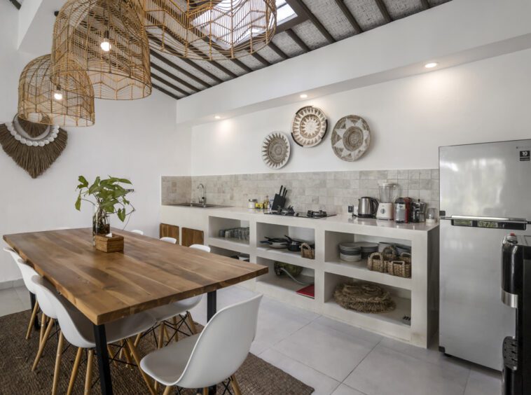 Fully equipped kitchen at villa Moju with a dining table