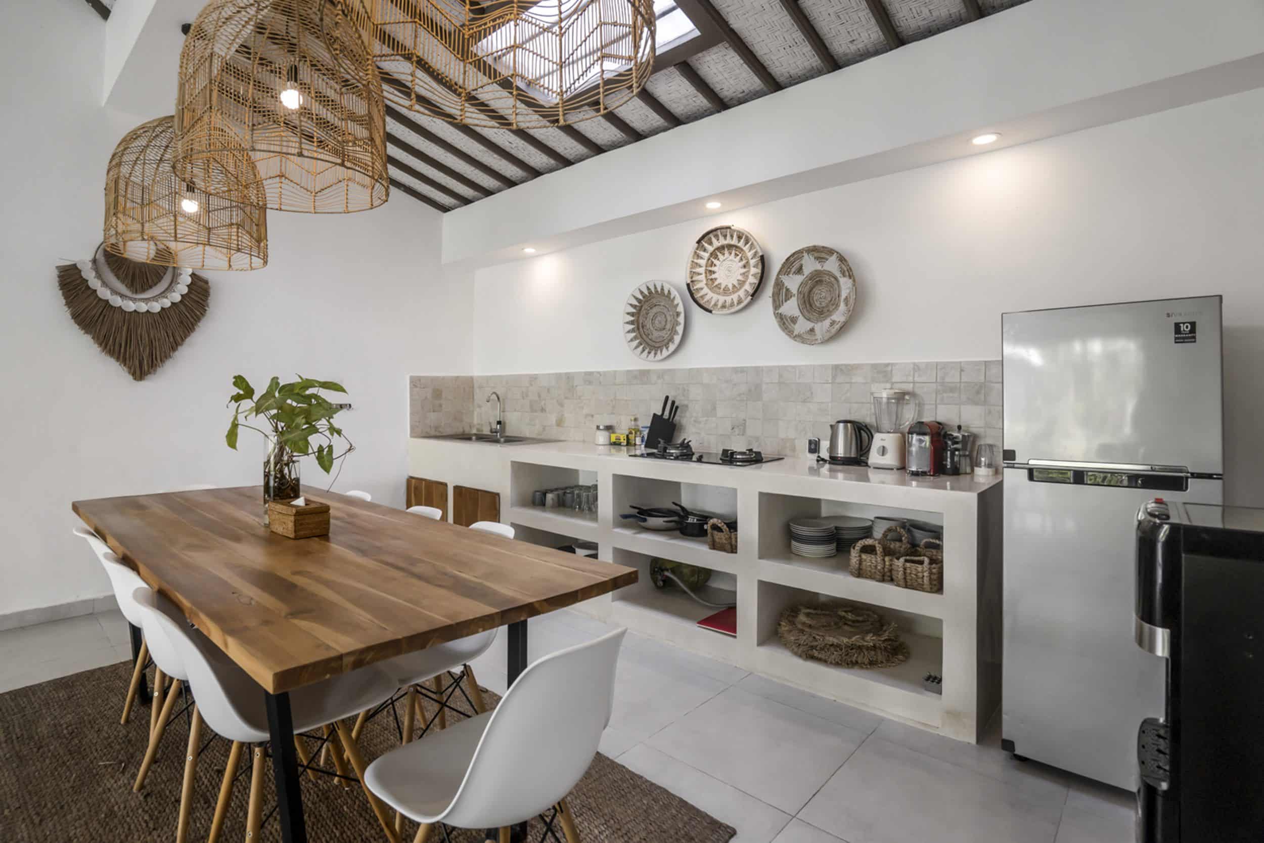 Fully equipped kitchen at villa Moju with a dining table