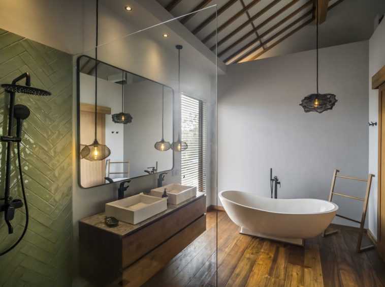 Villa Pereh bathroom with bathtub