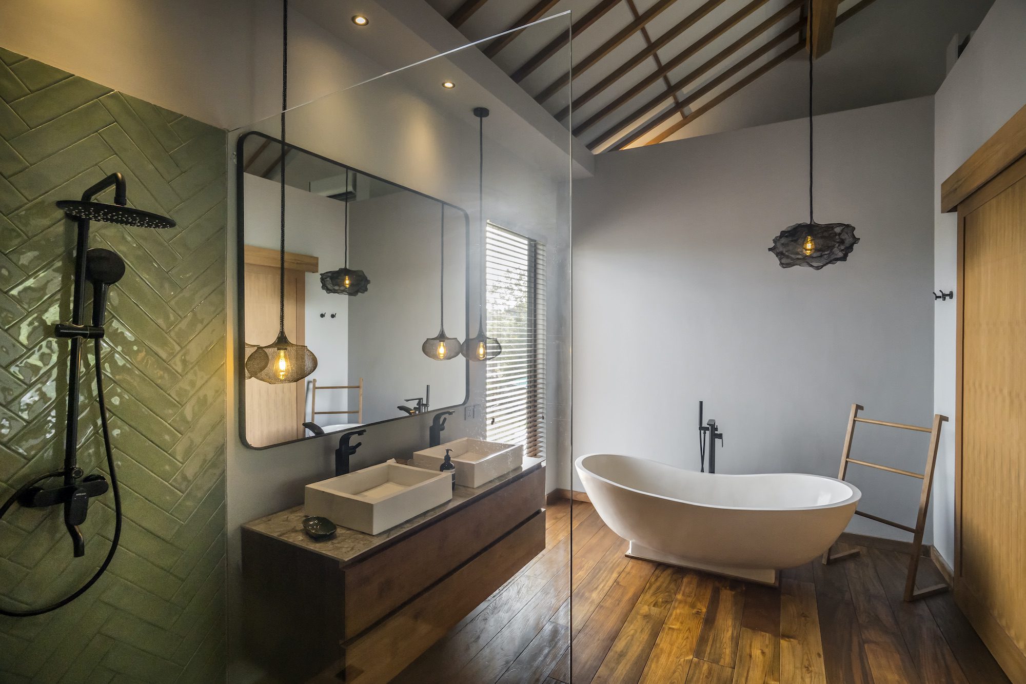 Villa Pereh bathroom with bathtub