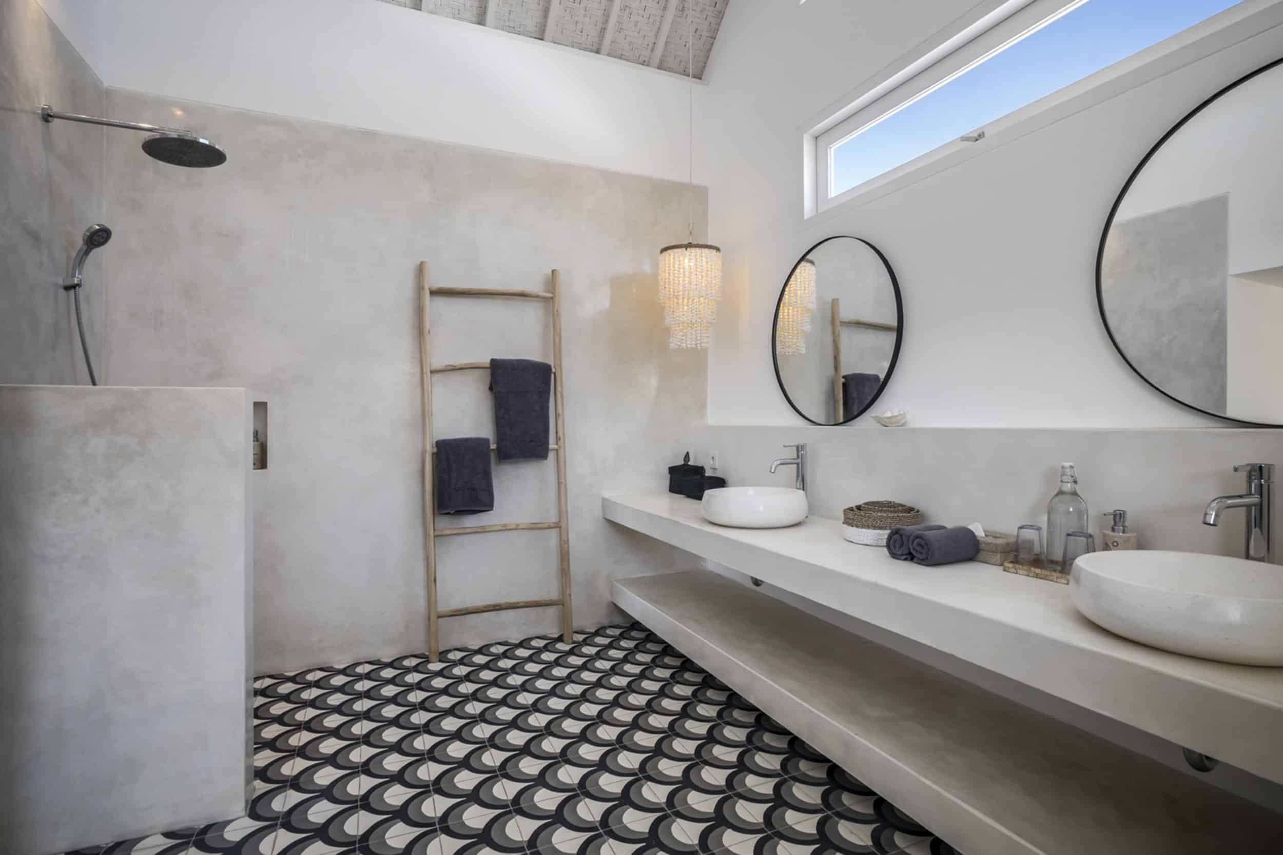 Bathroom with shower - Villa Makena