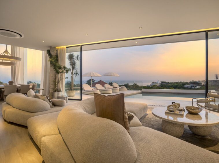 Lounge area overlooking the pool and sunset of this private villa in Bingin