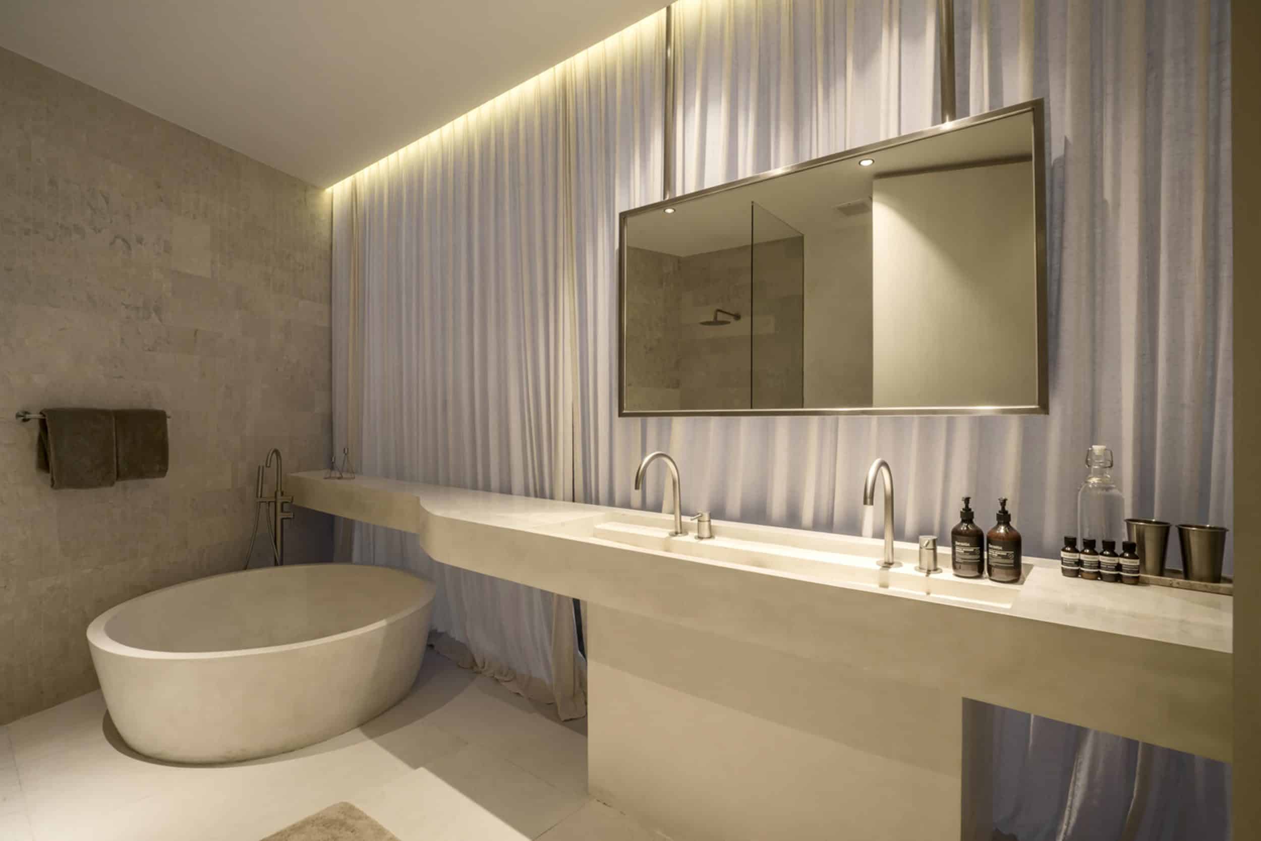 Villa Namiko bathroom with bathtub, two sinks and a mirror