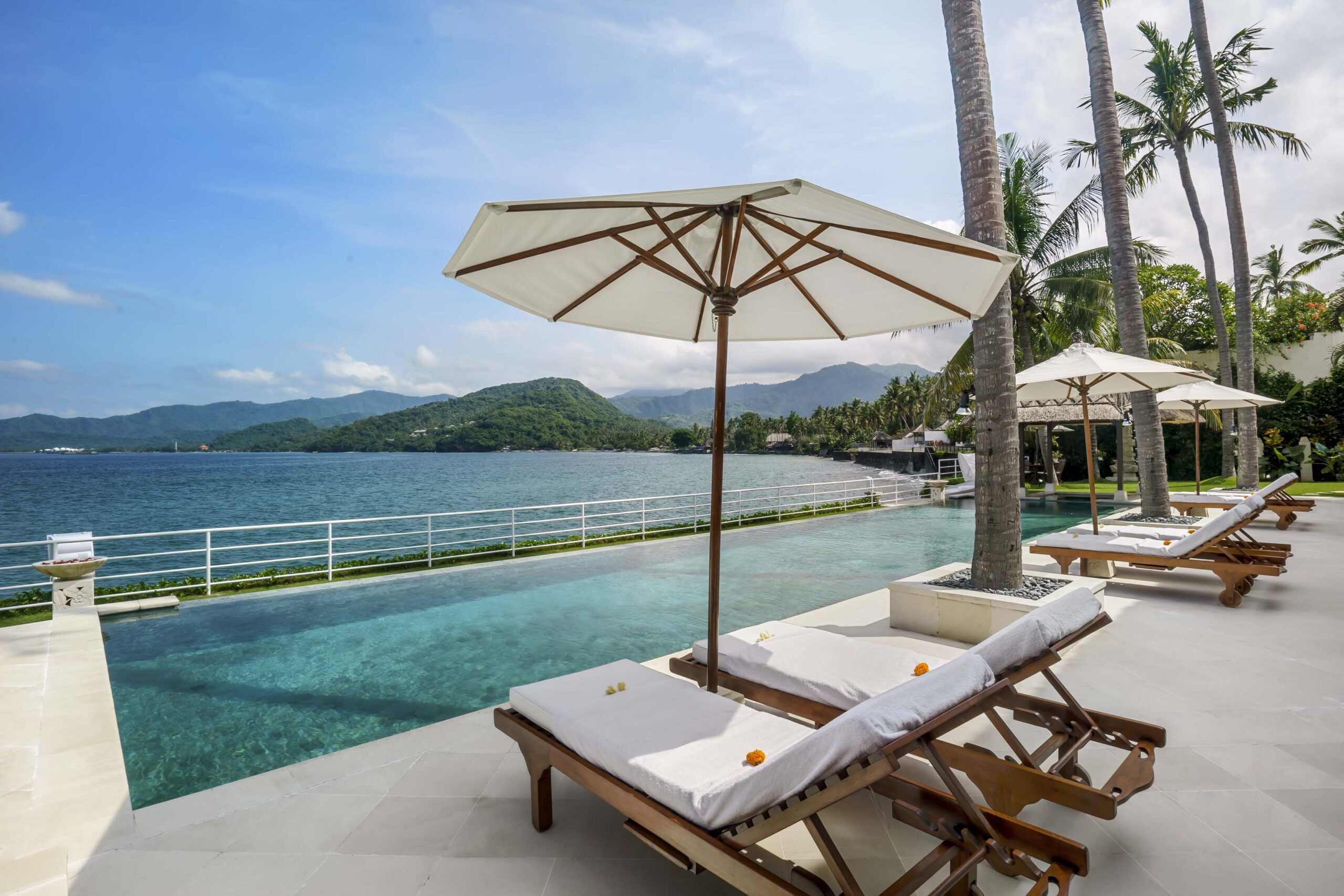 Villa Blanca with a private pool overlooking the ocean