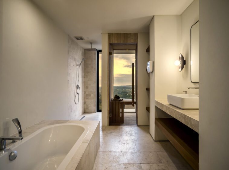 Villa Kalani bathroom with bath tub, sauna and scenic view