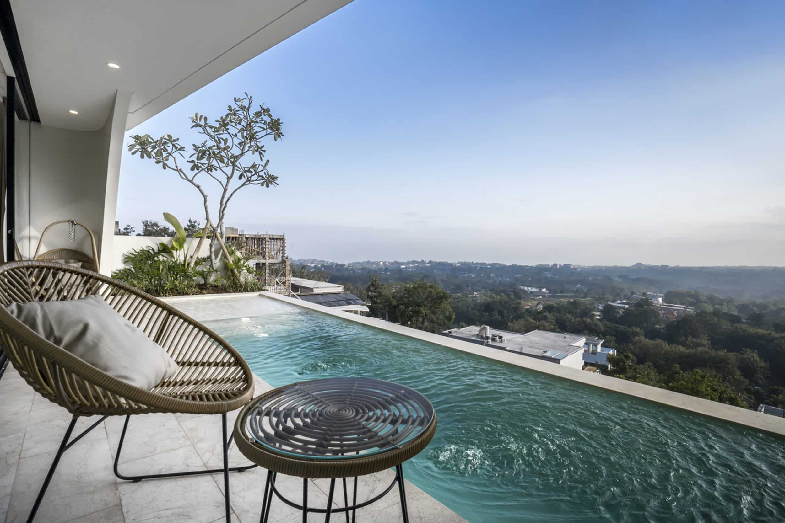 Private pool with panoramic views in a Uluwatu villa