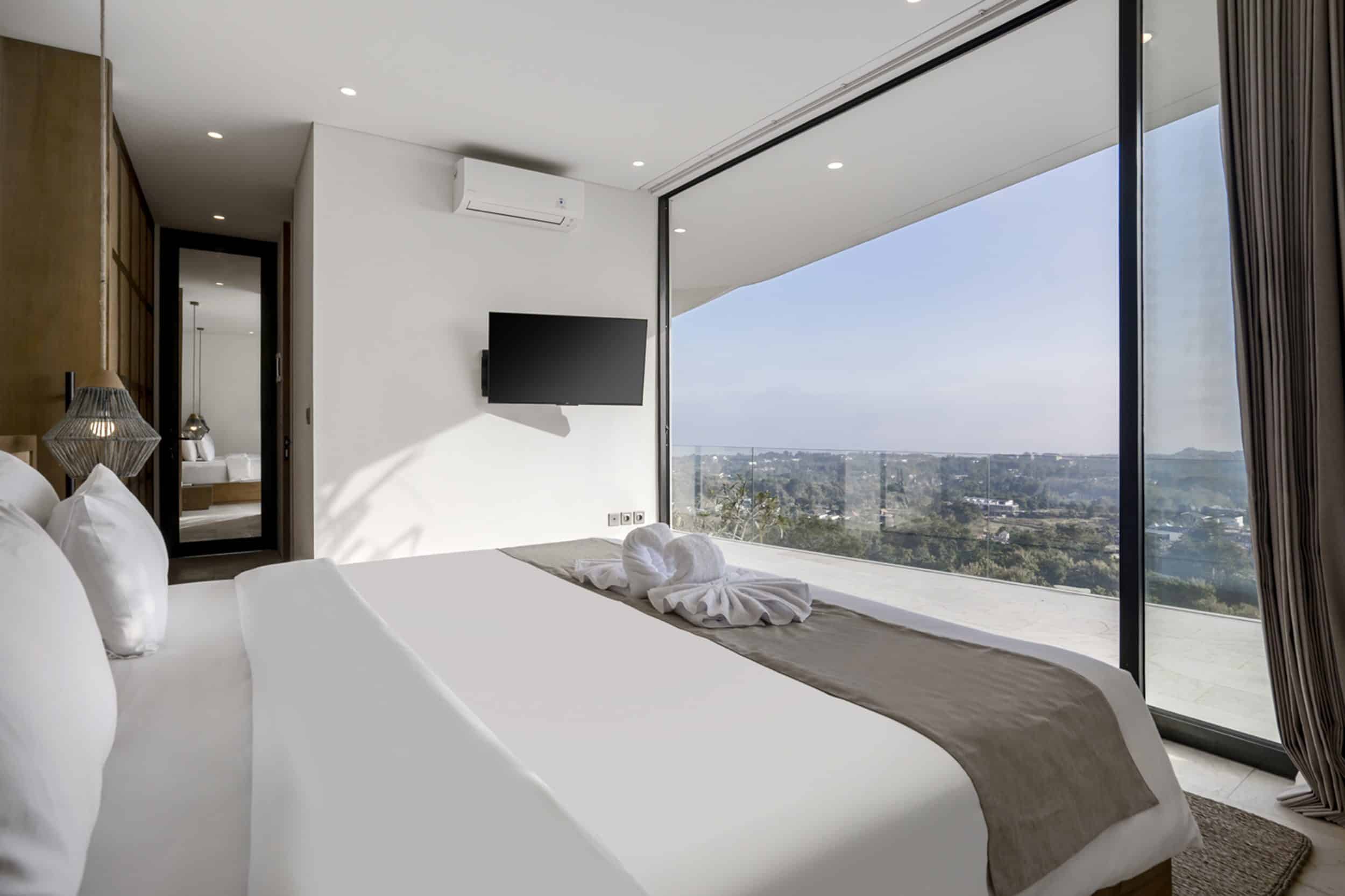 Double bed facing the panoramic view outside